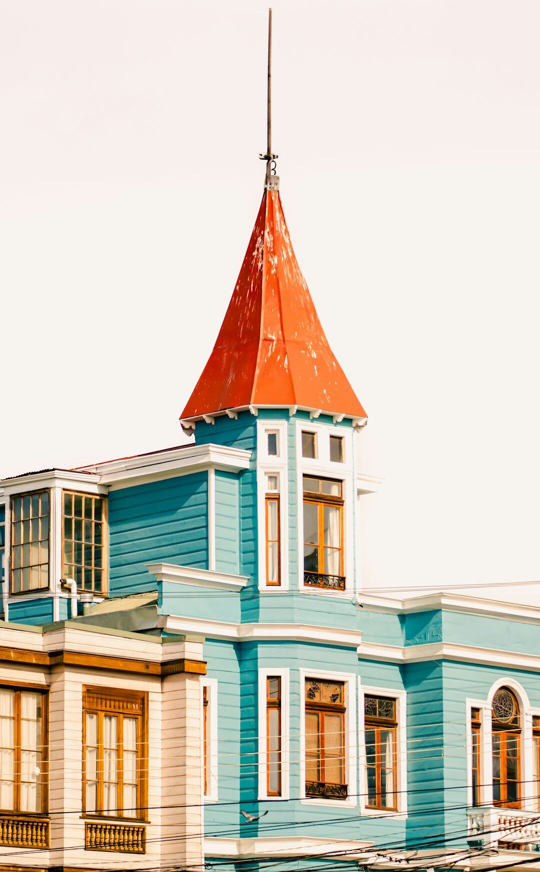 Colorful hillside houses of Valparaíso overlooking the Pacific Ocean
