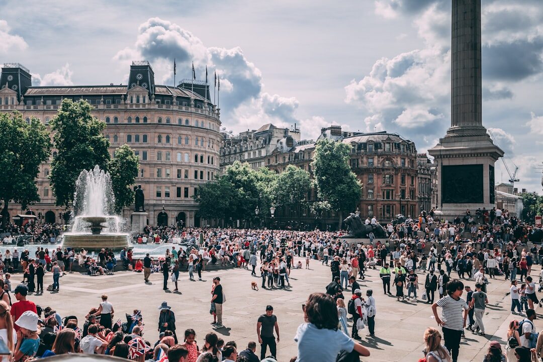 Daily life in a public square in Santiago with people sitting on benches